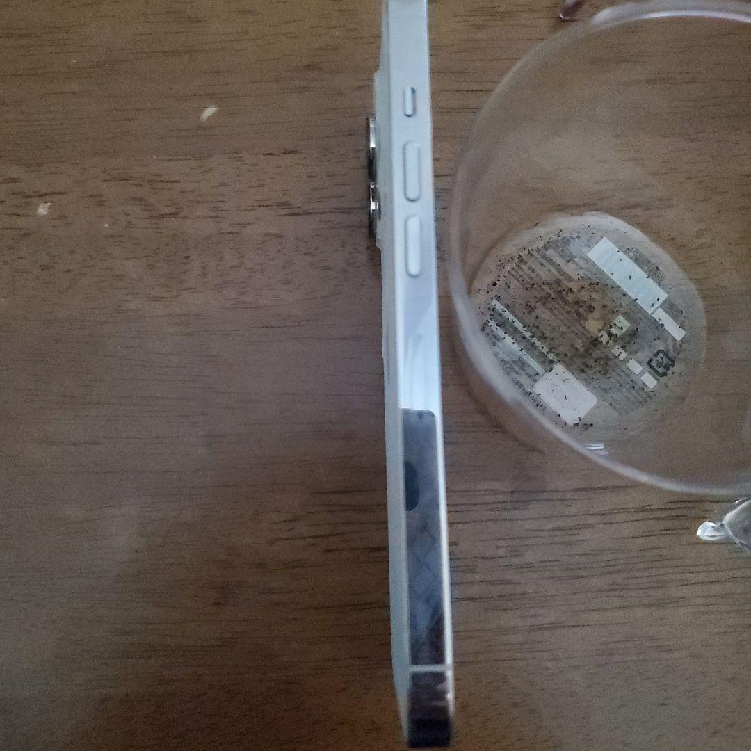 iPhone 13 Pro 背面ひび割れ MagSafeケース付き