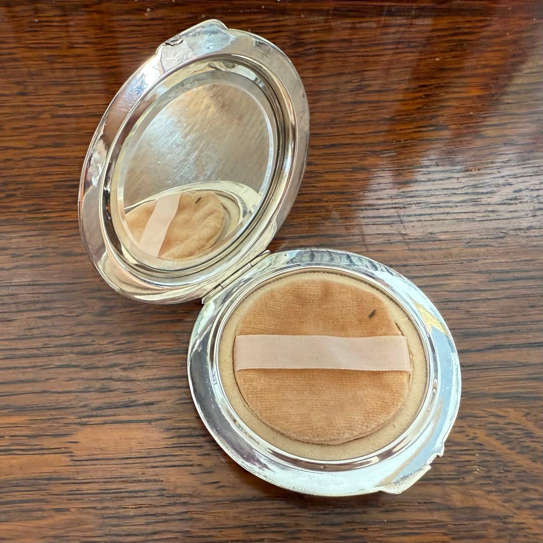 純銀シルバー和彫唐草紋様　コンパクト　共箱