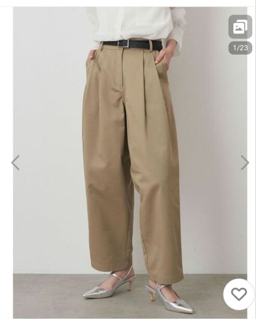 ベージュ タック入り ワイドパンツ/チノパン