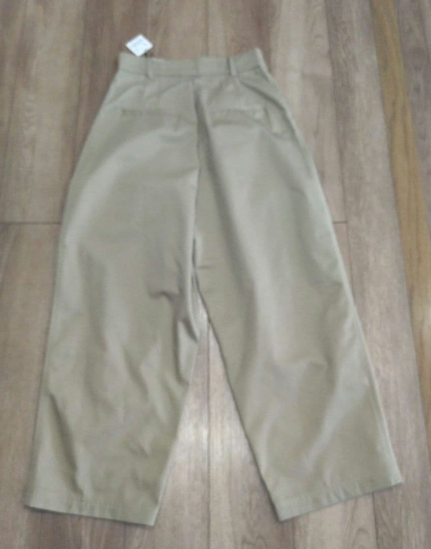 ベージュ タック入り ワイドパンツ/チノパン