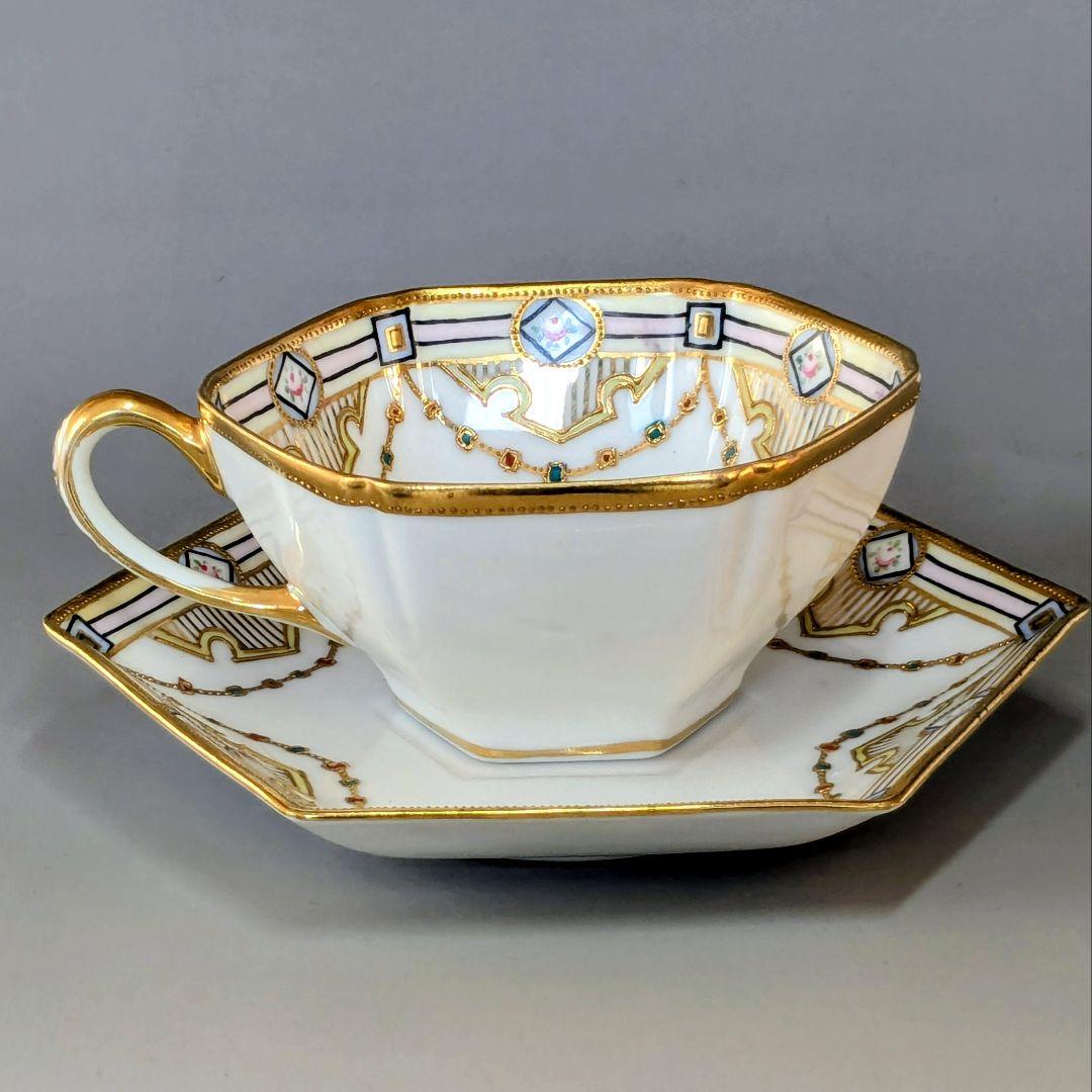 オールドノリタケ・金盛上陽刻薔薇柄　ガーランド装飾　ヘキサゴン　カップ＆ソーサー