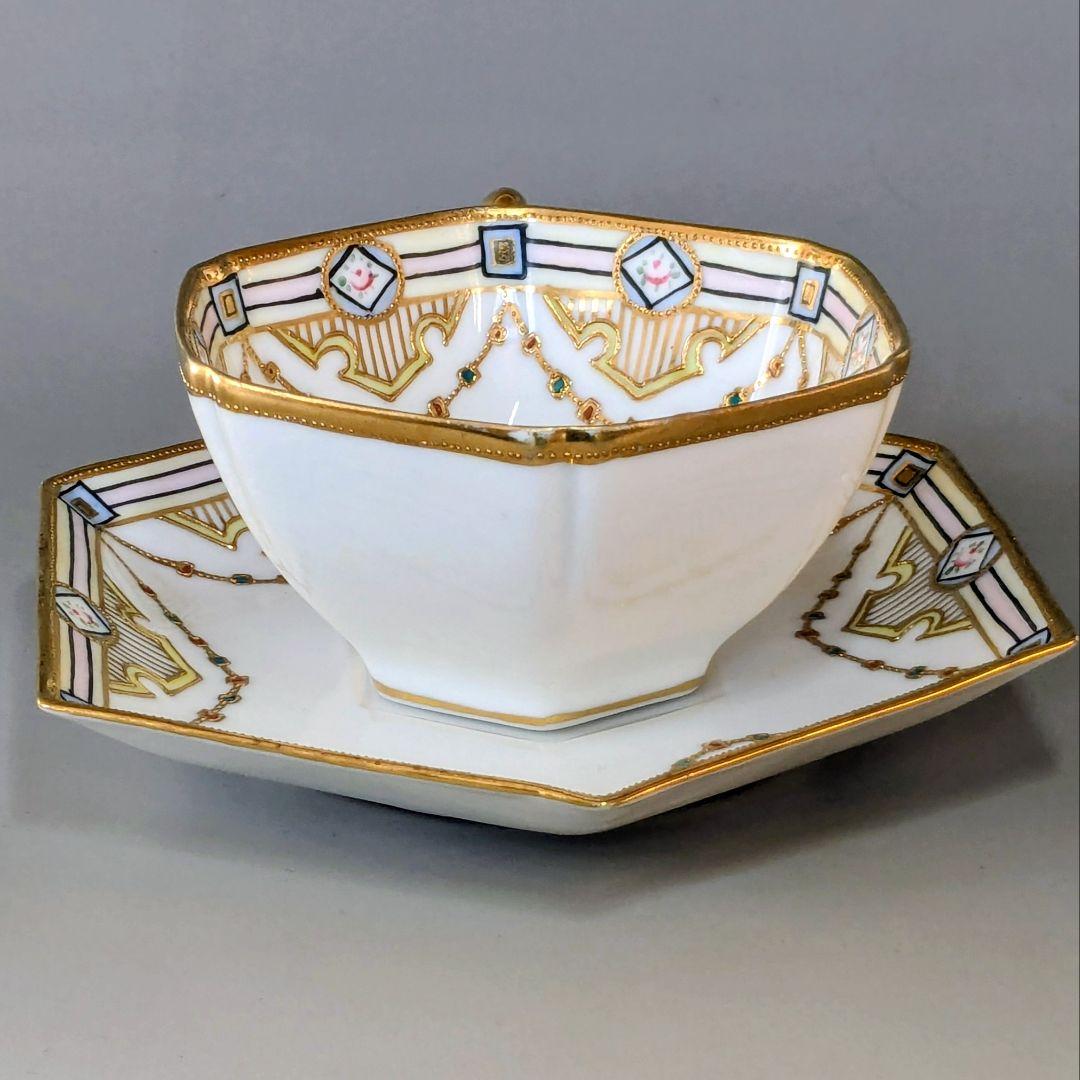 オールドノリタケ・金盛上陽刻薔薇柄　ガーランド装飾　ヘキサゴン　カップ＆ソーサー