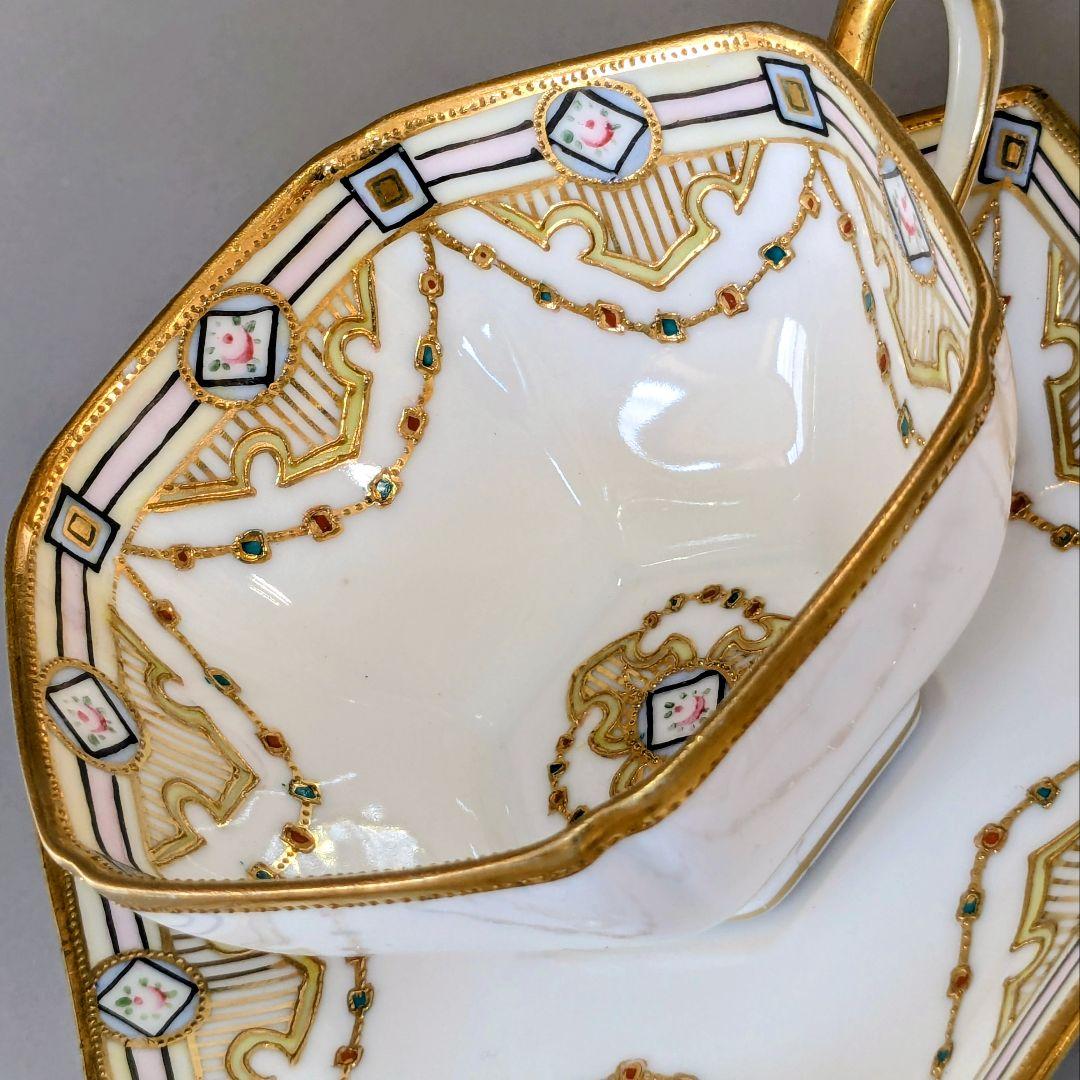 オールドノリタケ・金盛上陽刻薔薇柄　ガーランド装飾　ヘキサゴン　カップ＆ソーサー