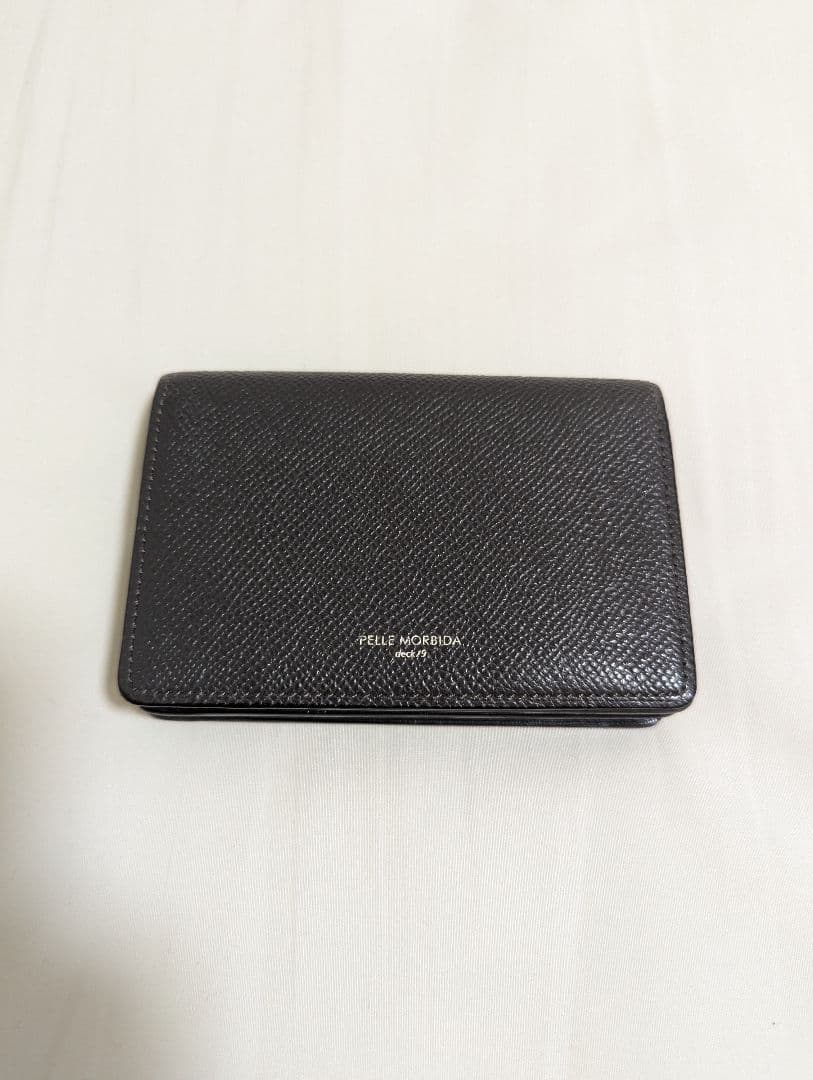 美品【ペッレモルビダ】deck/9 カードケース チャコールグレー 9SL004