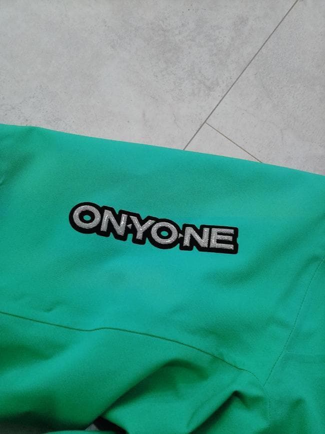 美品 オンヨネ Hyglater 4wayストレッチ スキーウエア 上下セット