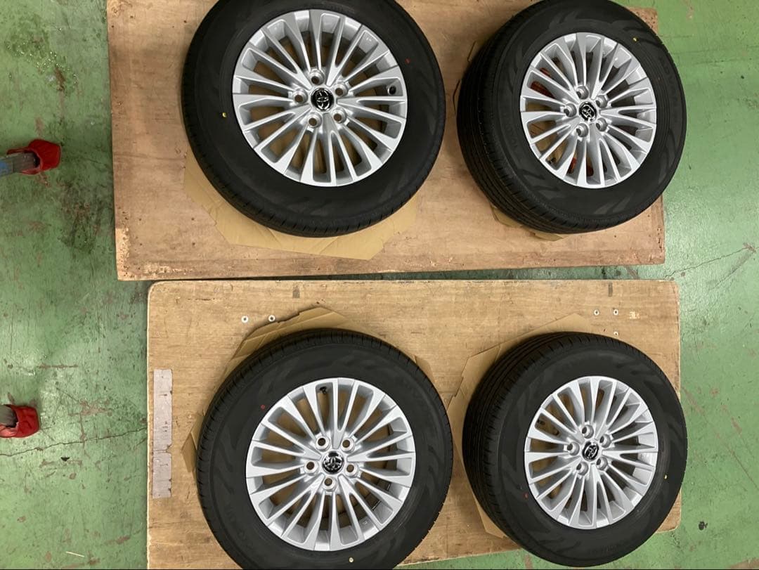 きむひと 新品未使用‼️アルファード 40系トヨタ純正ホイール新品タイヤ4本