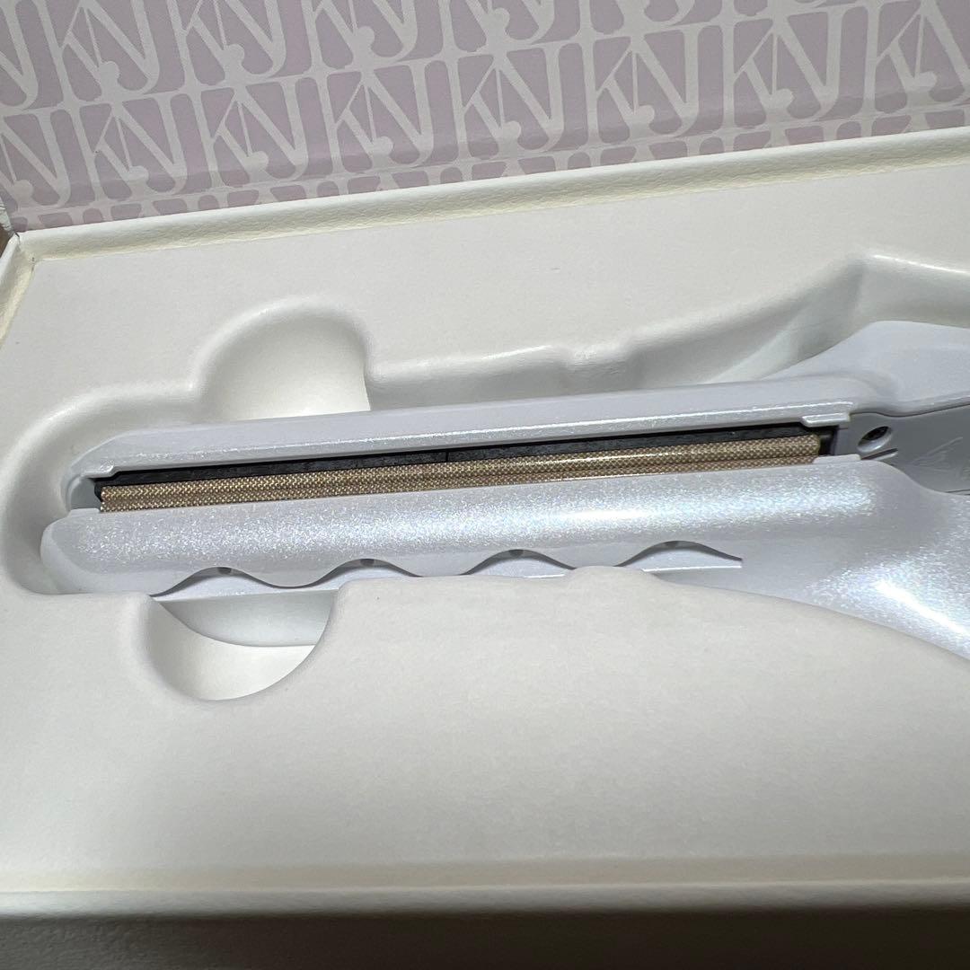 新品未使用　絹女 KINUJO ストレート ヘアアイロン キヌージョ ヘアケア