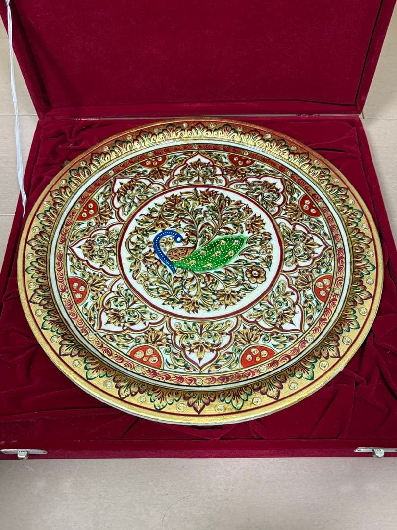 孔雀デザインの装飾皿　インド　india 大理石　金細工　美術　芸術　伝統工芸