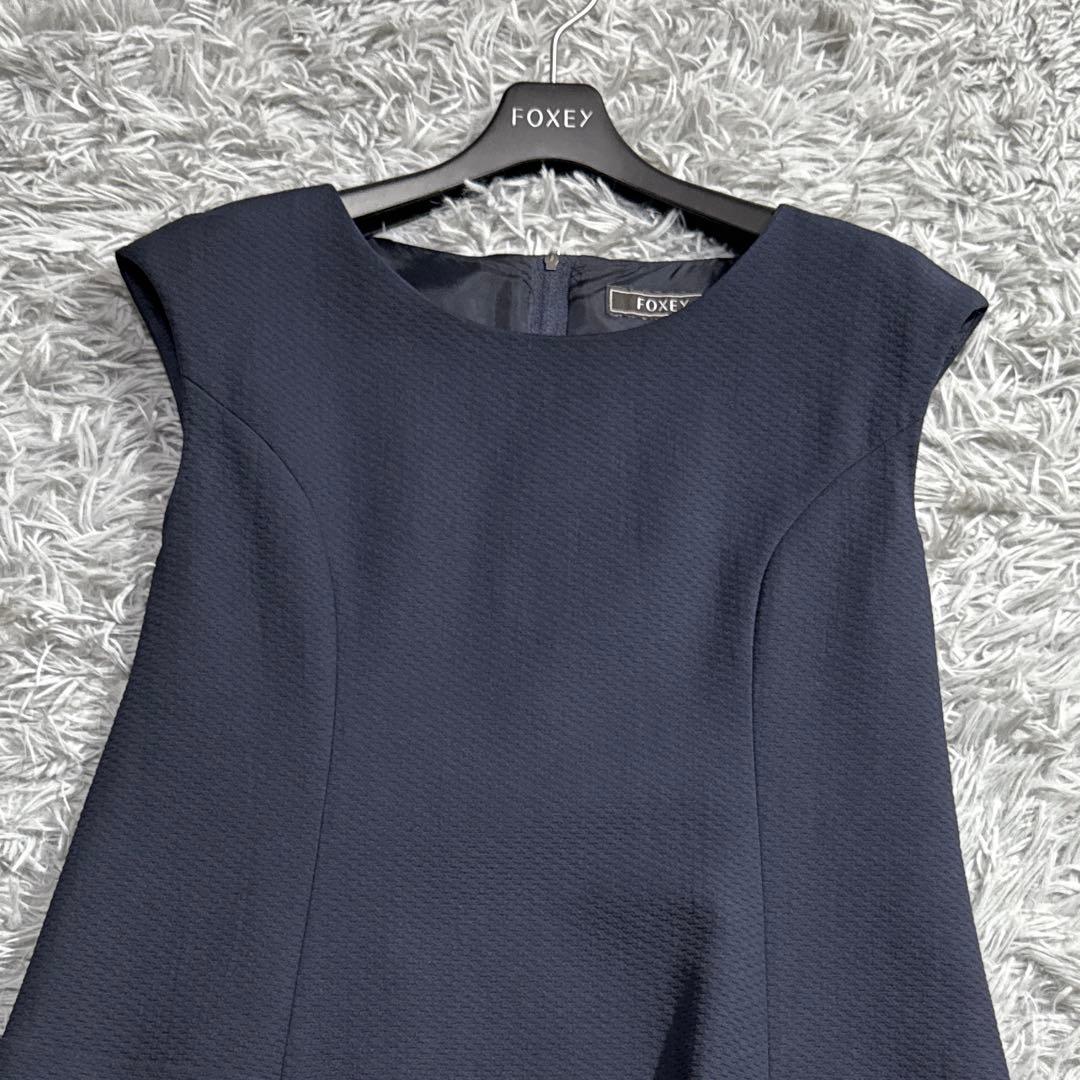 美品✨フォクシー 定価10万 人気 ジャスミンホワイト ロゴ刺繍 ミッドナイト