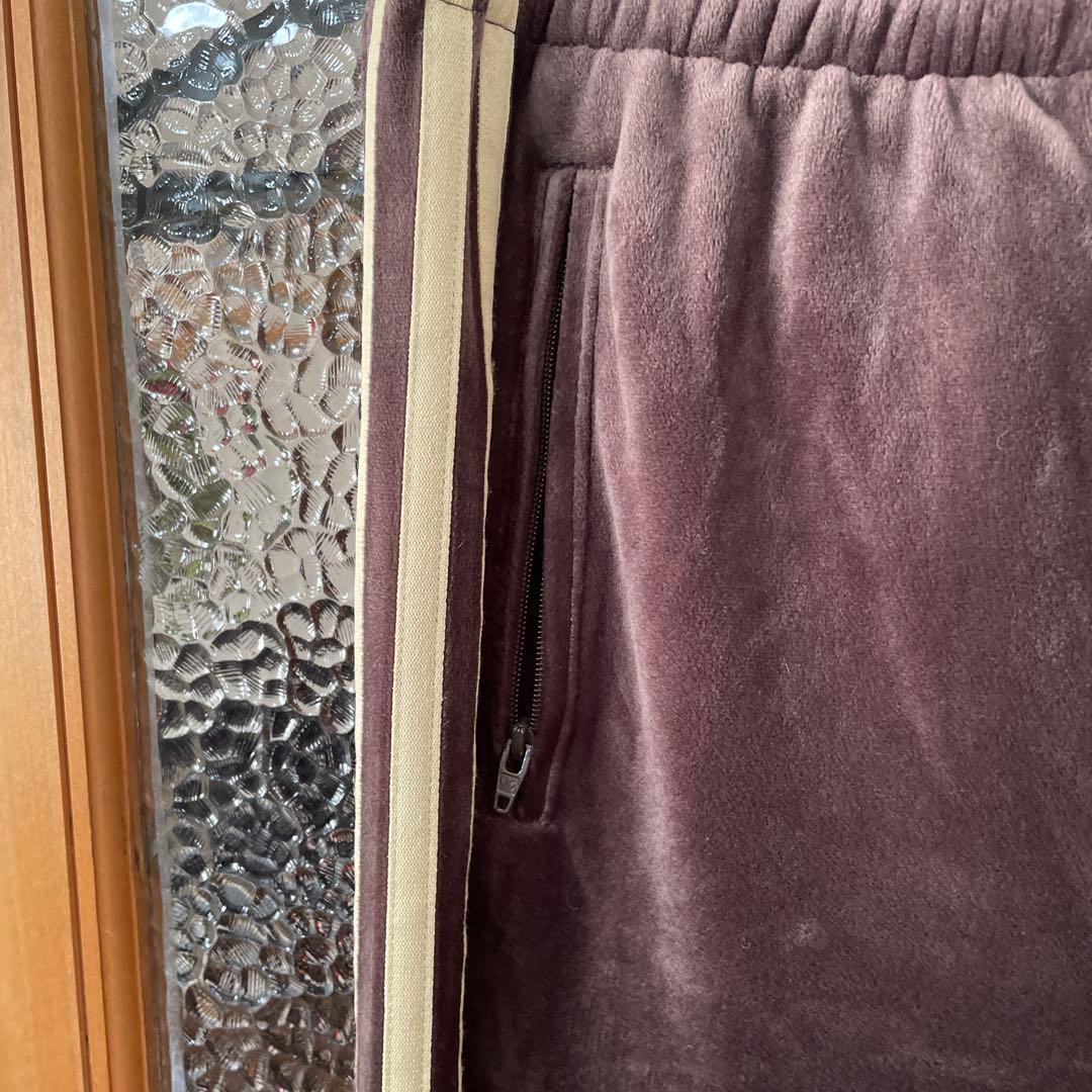 <adidas Originals ＞ファイヤーバードベロアトラックパンツ