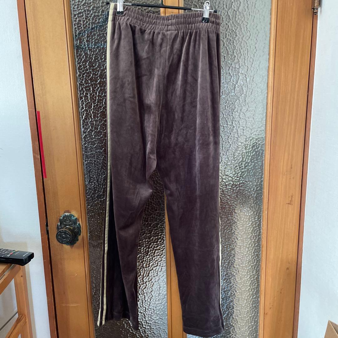 <adidas Originals ＞ファイヤーバードベロアトラックパンツ