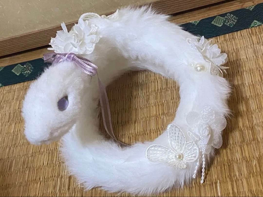 ikka レースのヘビ アートドール