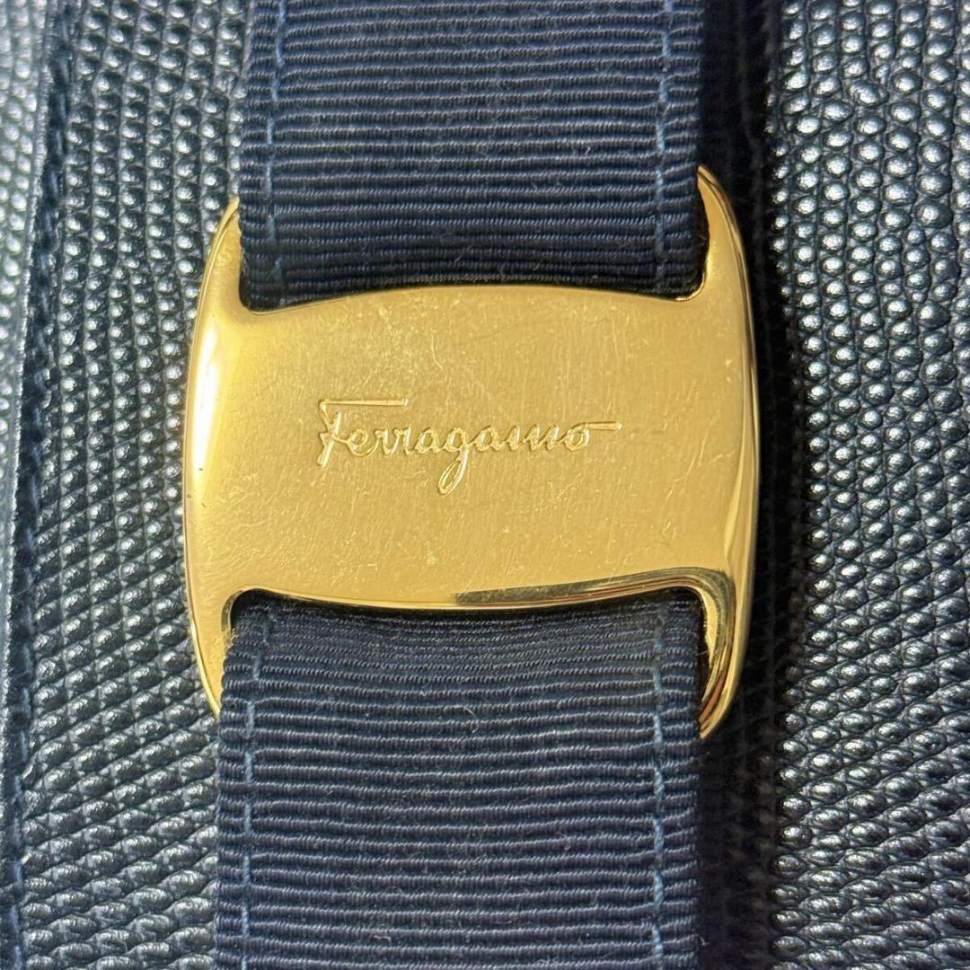 正規品　サルヴァトーレフェラガモ ヴァラ リボン バケット ネイビー　送料無料