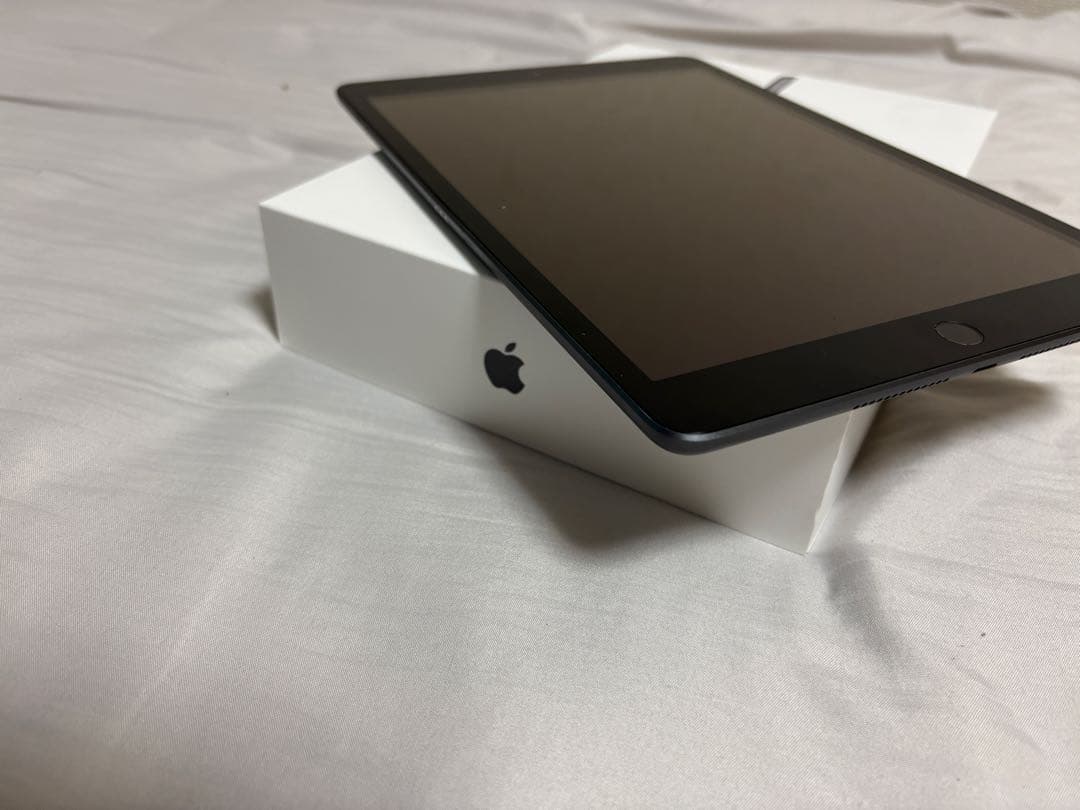 a*y様 Apple ipad 第8世代 32GB バテッリー容量89%