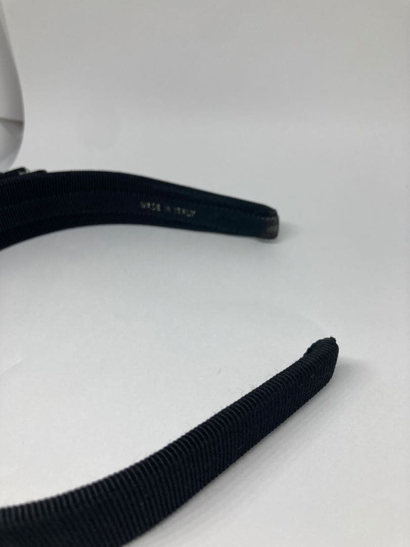 フェラガモ　カチューシャ 黒 ラインストーン