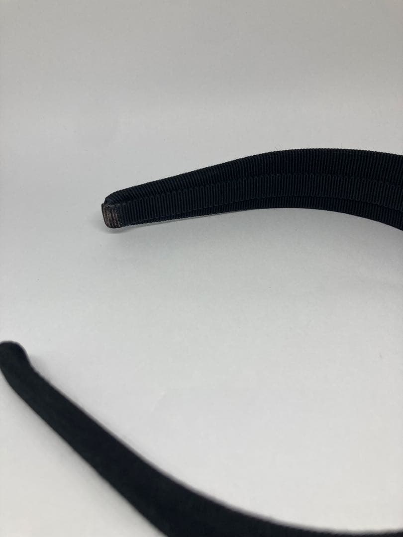 フェラガモ　カチューシャ 黒 ラインストーン