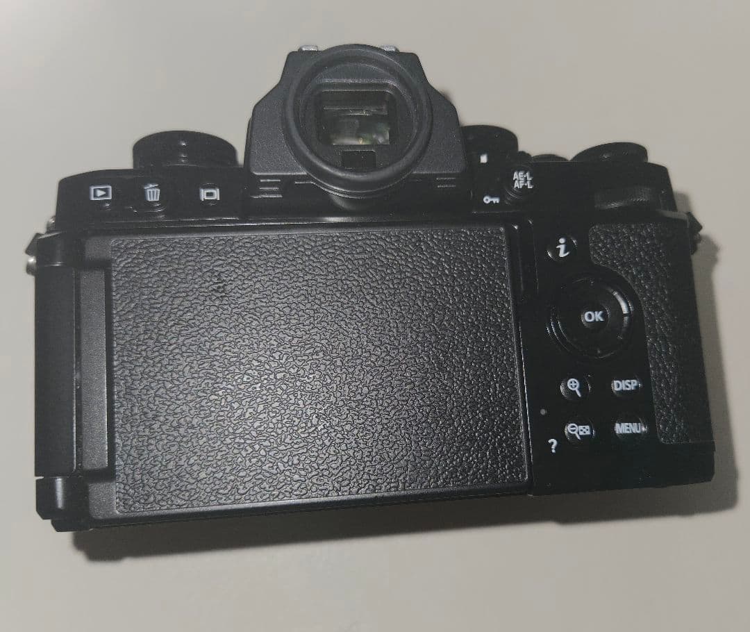 激安⁉️Nikon Zfc 本体とレンズ１６gbメモリ付き、すぐに撮れます