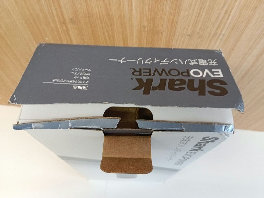 ④SHARK充電式ハンディクリーナー未使用ですが箱ダメージ有り