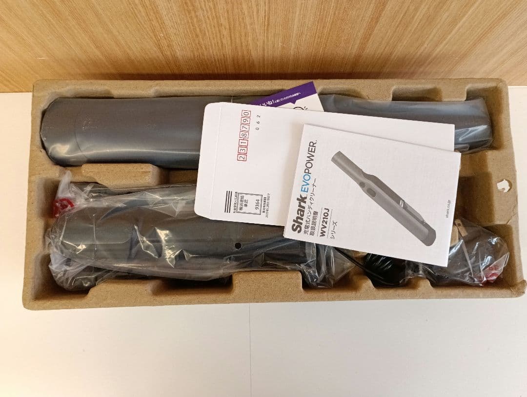 ④SHARK充電式ハンディクリーナー未使用ですが箱ダメージ有り