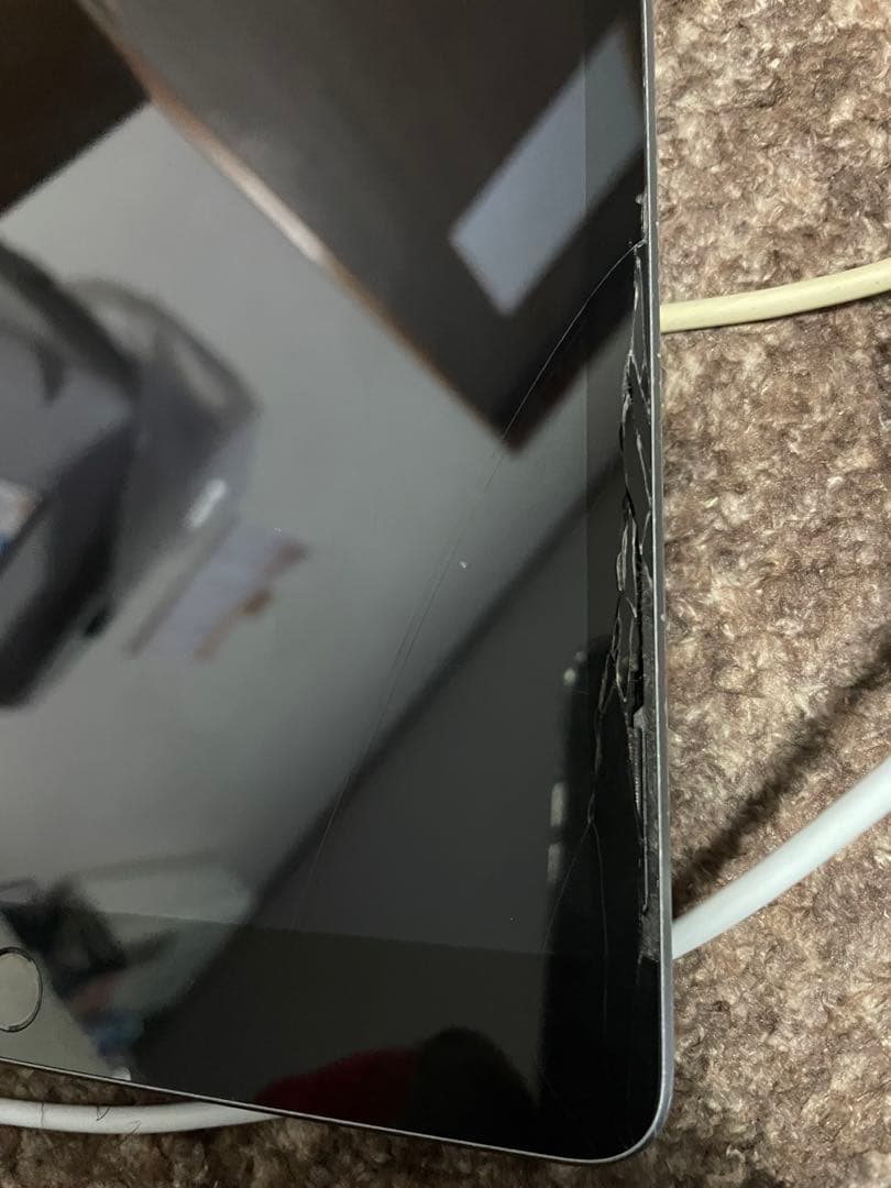 ipad a2429 32GB 第8世代 正常作動 画面割れ