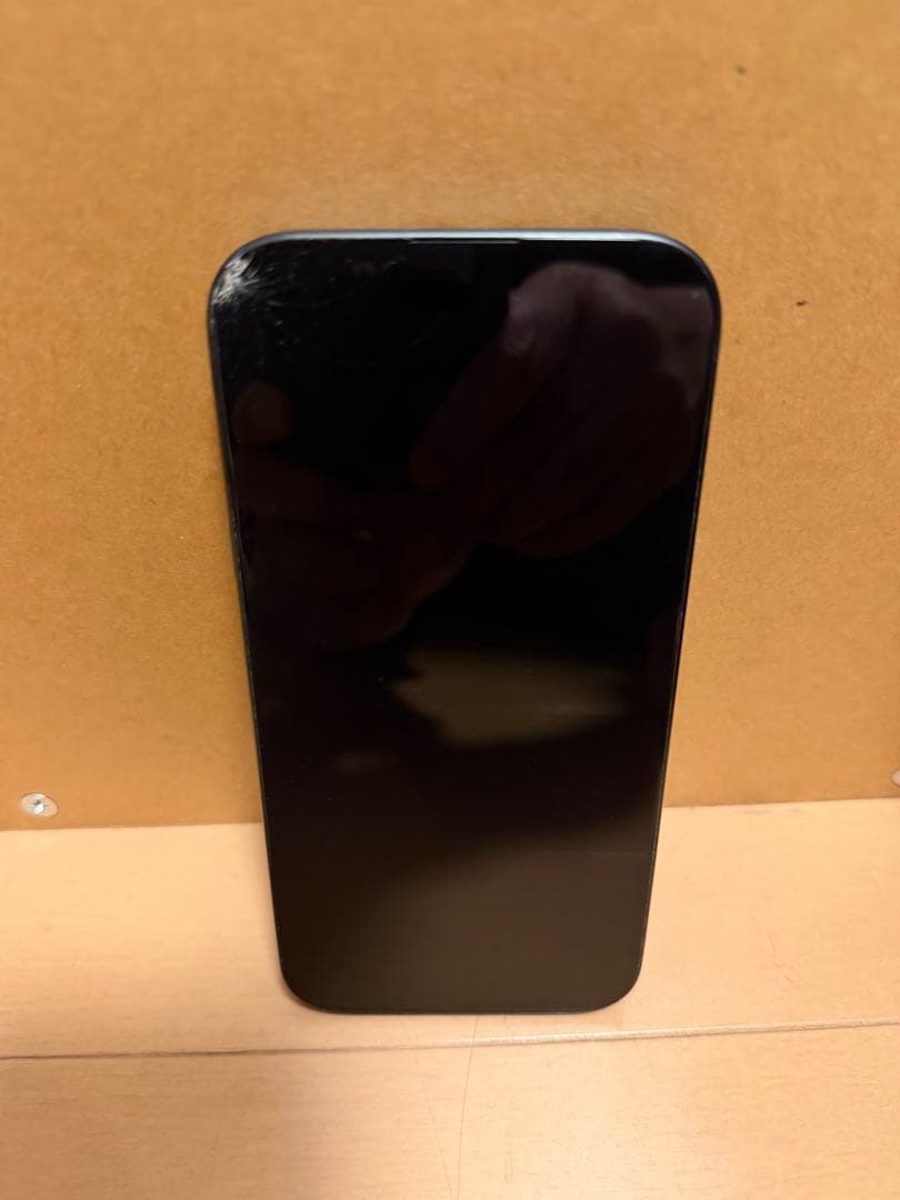 iPhone 15 ブラック 256GB 【液晶上部にひび割れあり】