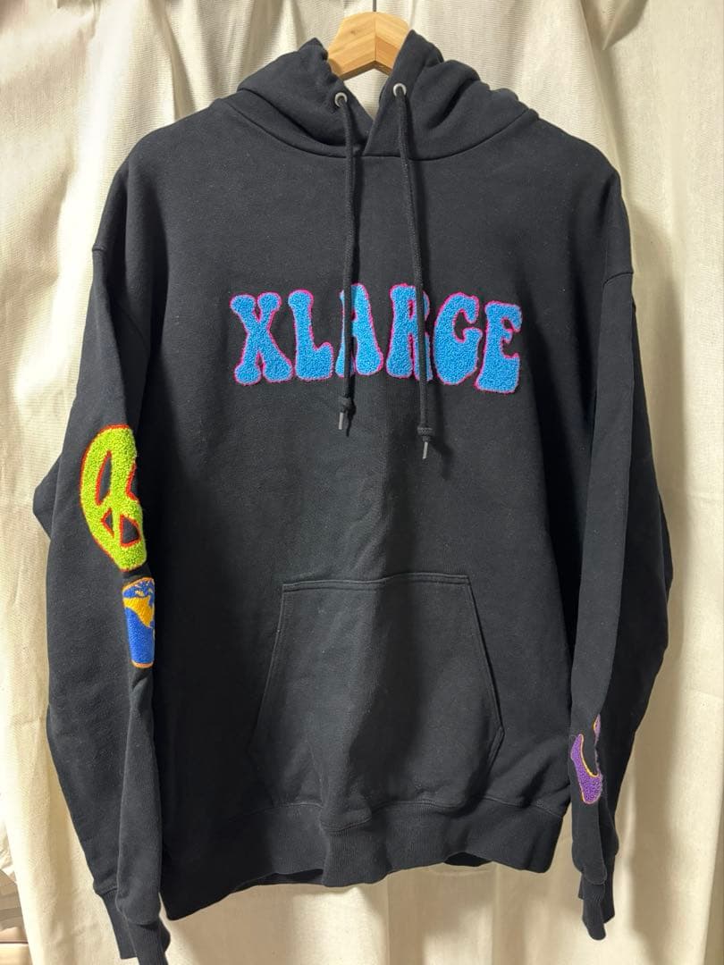 XLARGE 黒色 フラワー刺繍 パーカー