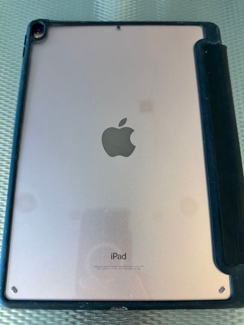 アップル　Apple iPad pro 10.5 64GB Wi-Fi カバー付