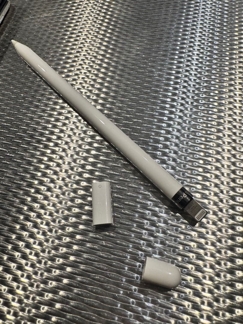 アップル　Apple iPad pro 10.5 64GB Wi-Fi カバー付