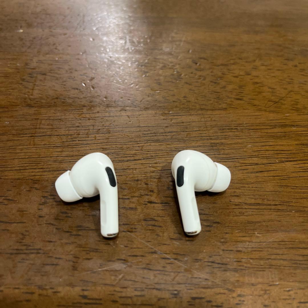 【値下げ】AirPods Pro 本体 ホワイト 充電ケース付き　右耳のみ利用可