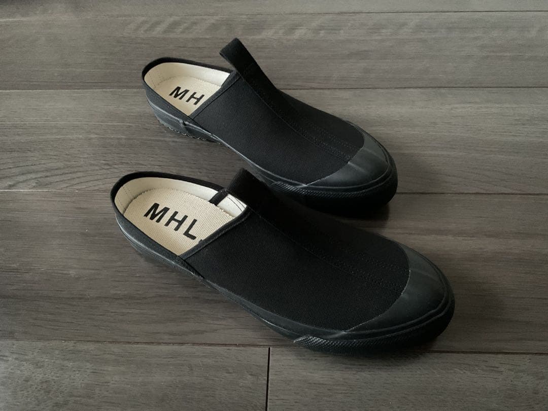 M.H.L.×ムーンスターのサンダル