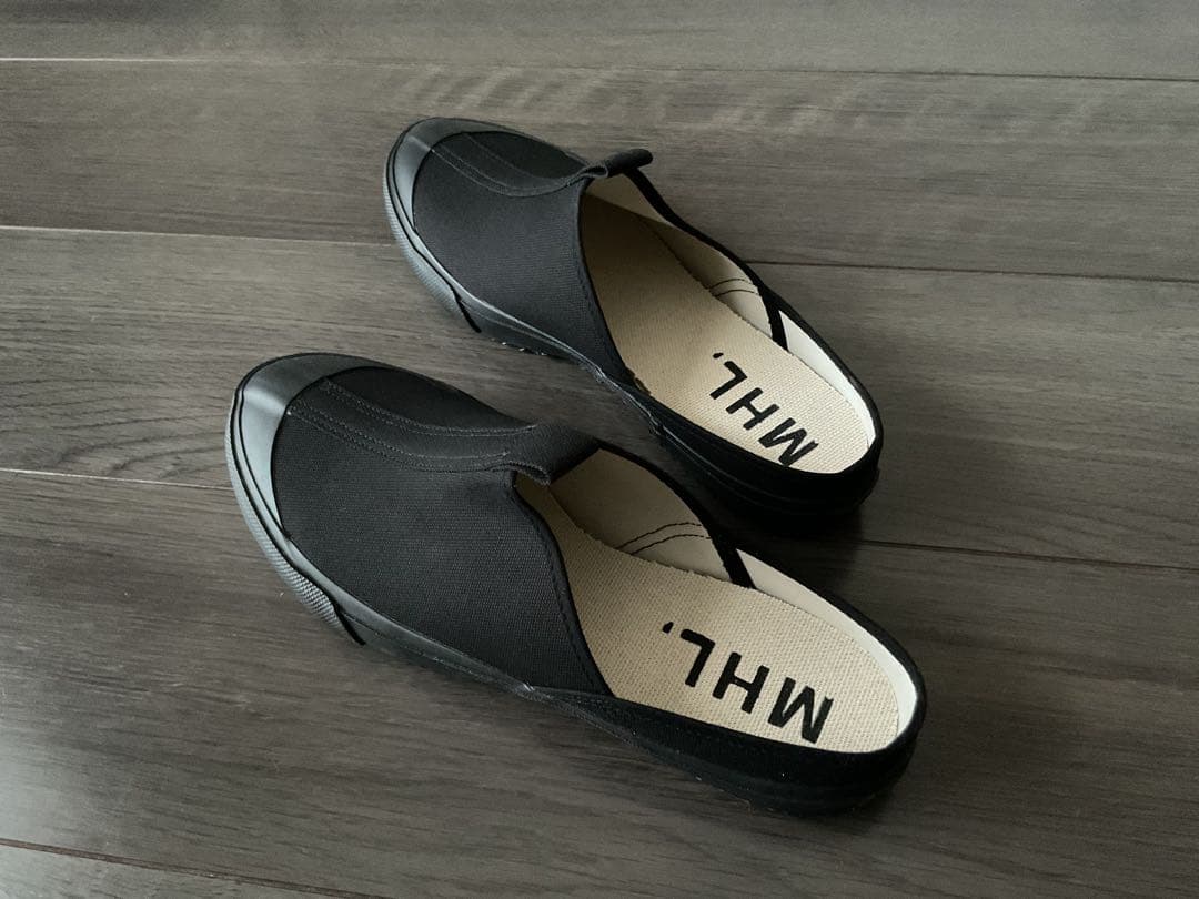 M.H.L.×ムーンスターのサンダル