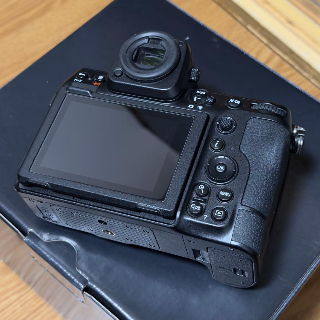 【美品】Nikon Z8（保護ガラス取り付け済み）