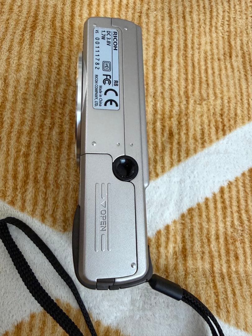 RICOH R8 デジタルカメラ シルバー ケース付
