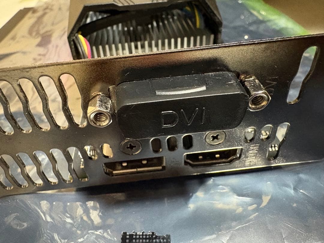 ASUS製 GeForce GTX1650 LP 4GB ロープロファイル対応