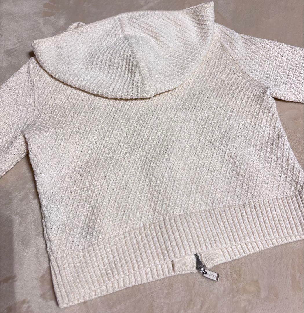 FOXEY フード付きホワイト綿ニットパーカー