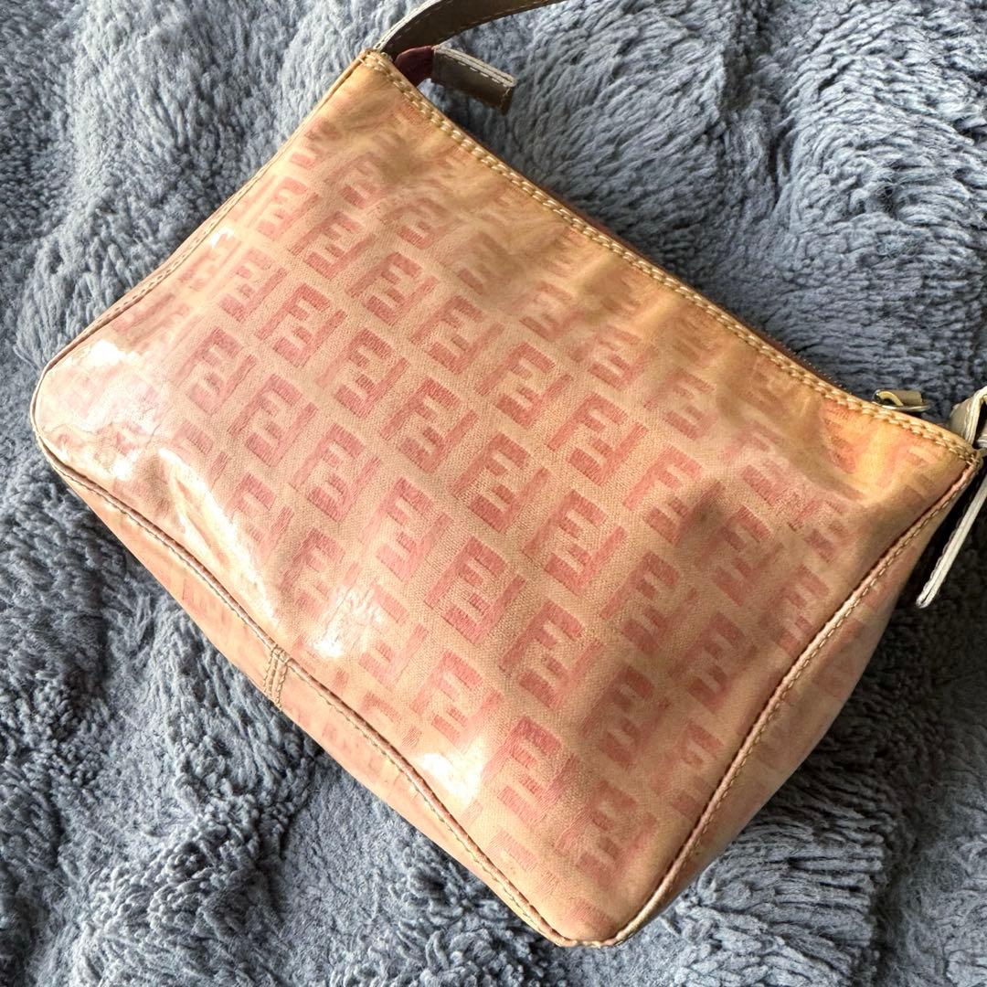 FENDI ハンドバッグ ズッカ柄 ピンク エナメル トップハンドル ズッキーノ