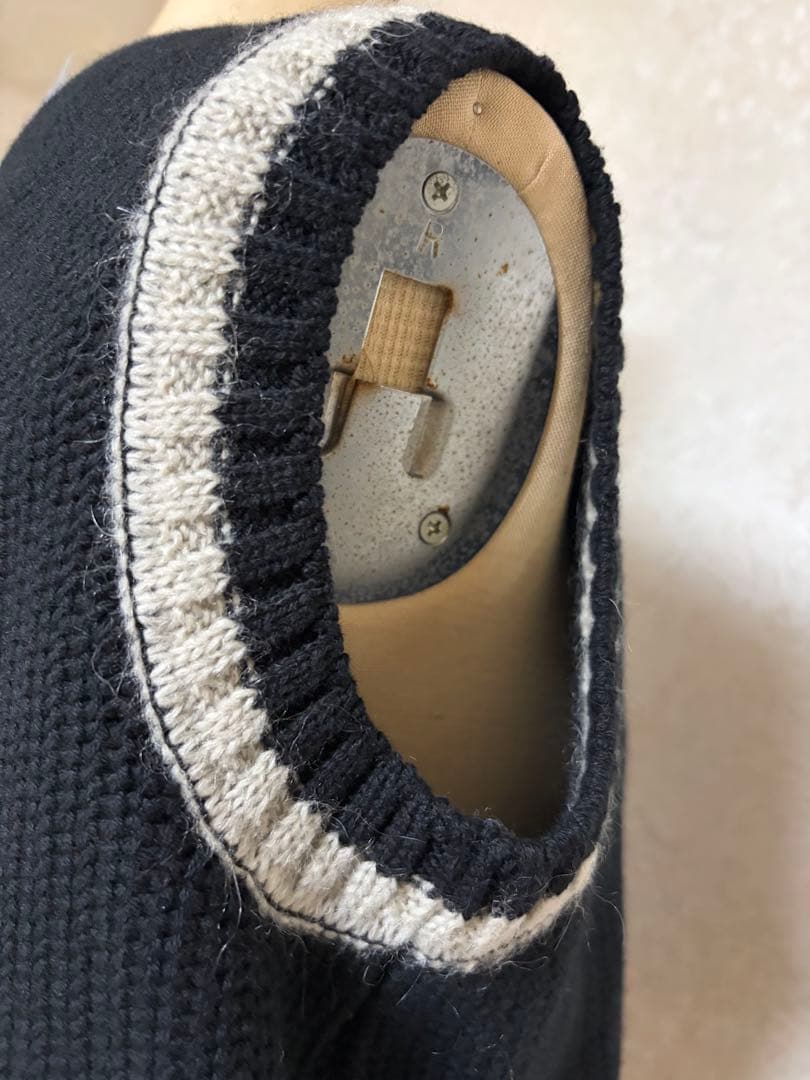 ノースリーブニットベスト ブラック