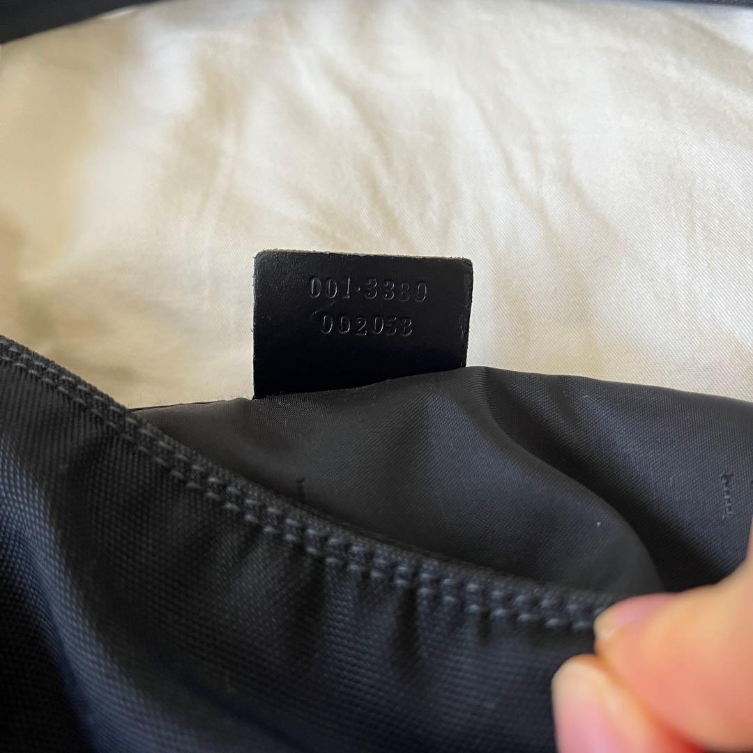 GUCCI ワンショルダーバッグ ダブルポケット