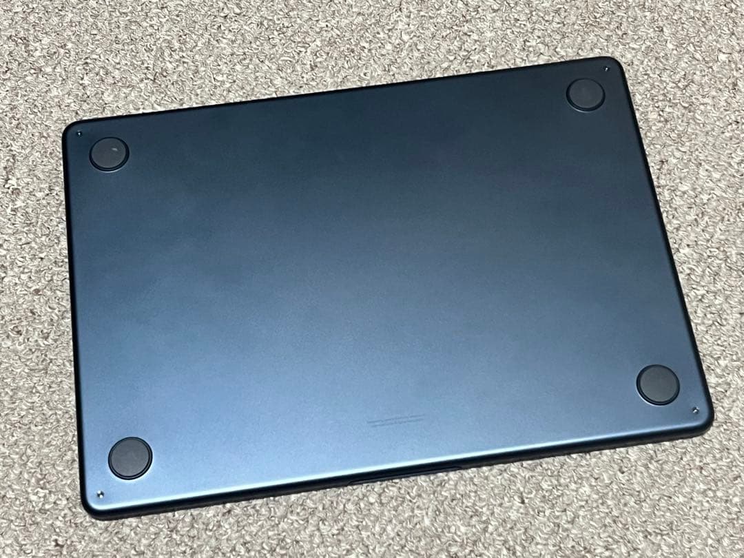 【美品】M2 MacBook Air（256GB）メモリ8GB放電40回カバー付