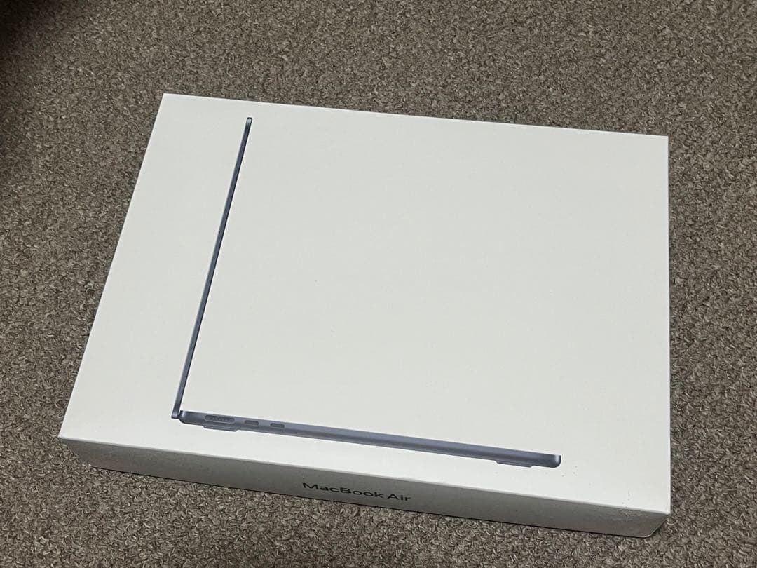 【美品】M2 MacBook Air（256GB）メモリ8GB放電40回カバー付