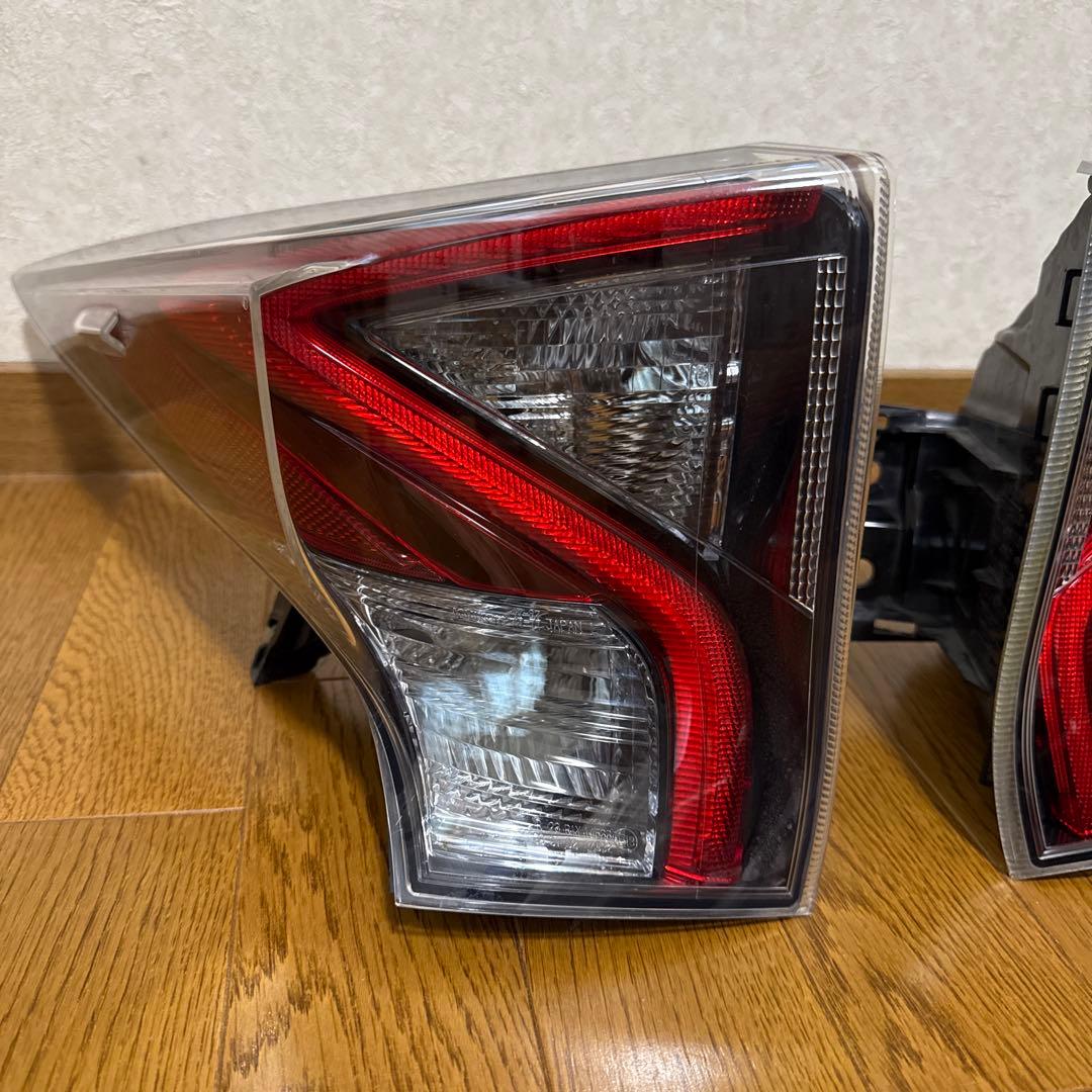 zvw50 51 55 50プリウス 前期　純正テールランプ　(説明欄参照)