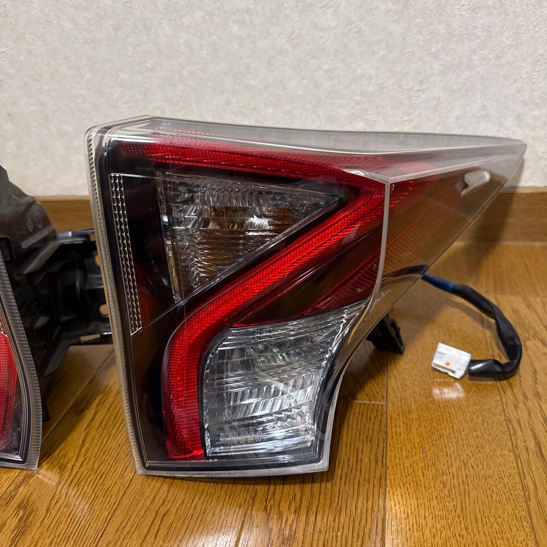 zvw50 51 55 50プリウス 前期　純正テールランプ　(説明欄参照)