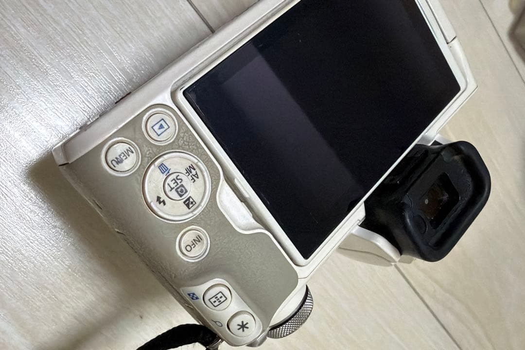 【純正レンズ3本セット】Canon EOS KissM ミラーレス一眼　ホワイト