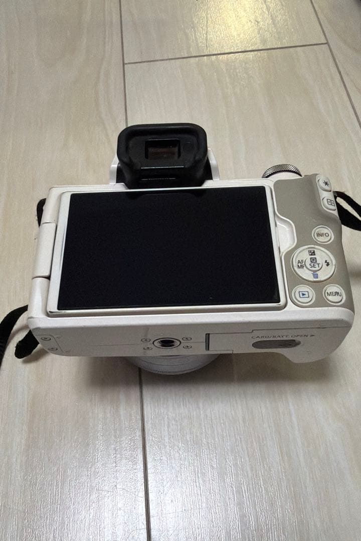 【純正レンズ3本セット】Canon EOS KissM ミラーレス一眼　ホワイト