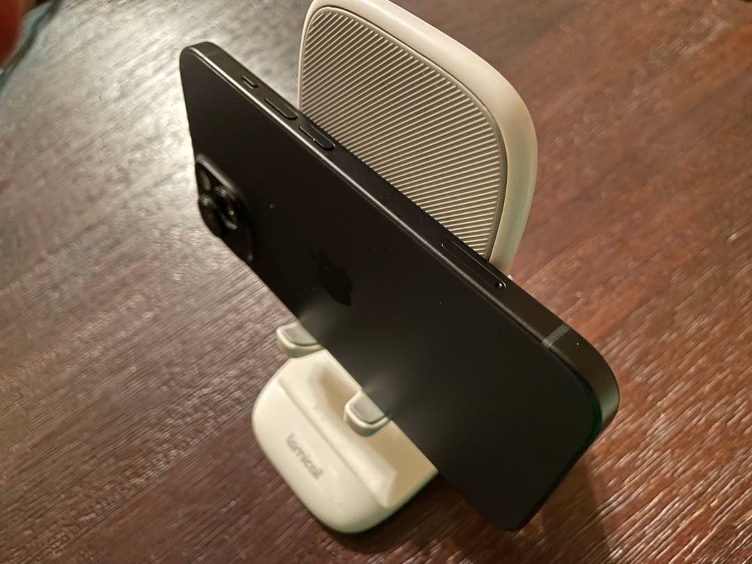 iPhone15 128GB ブラック SIMフリー レンズ割れ 箱付き 初期化