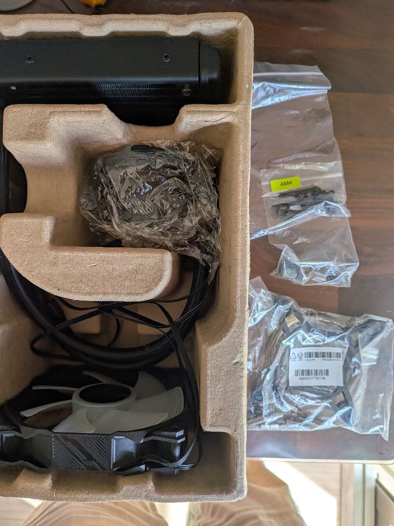 ASUS TUF Gaming LC 120 ARGB 液体CPUクーラー