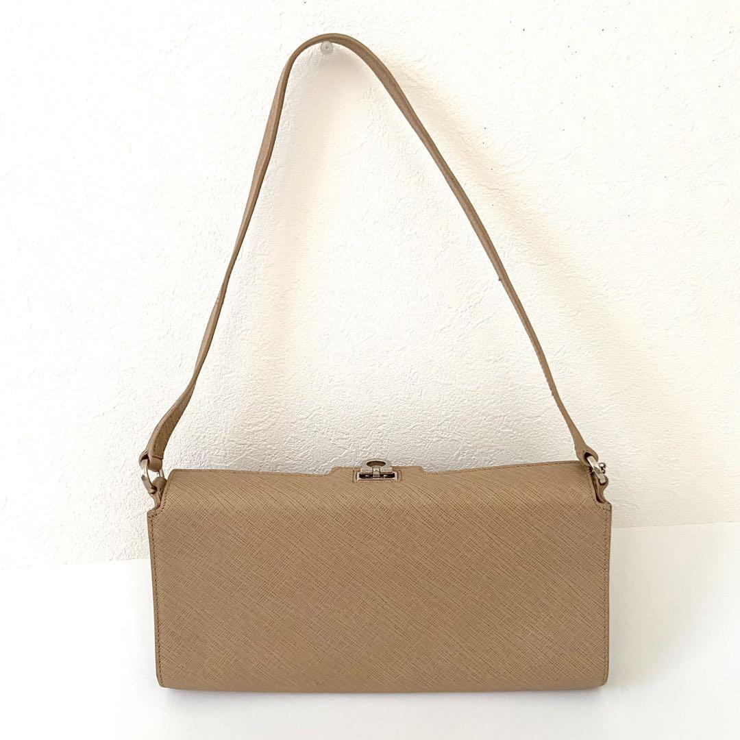 美フェラガモ ワンショルダーバッグ サフィアーノレザー ガンチーニ　アクセサリー