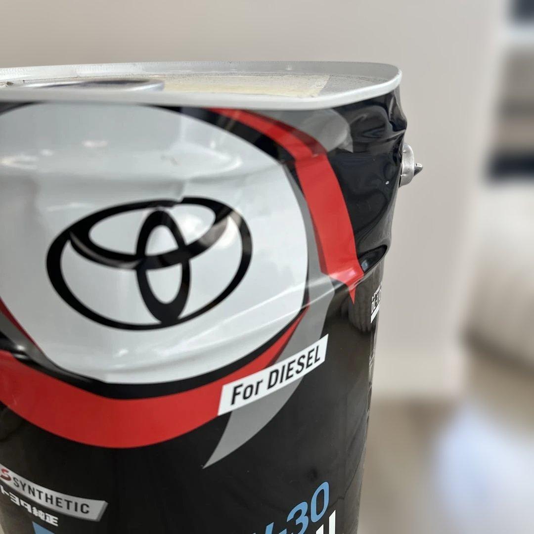 【ゆかちゃん様】トヨタDL-10W-30 エンジンオイル とオイルフィルター