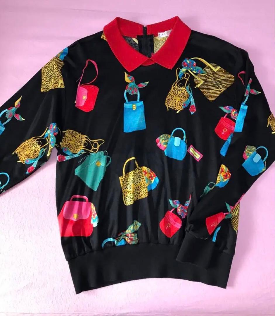 レオナール スポーツ　バッグ柄が鮮やかな襟付きシャツ