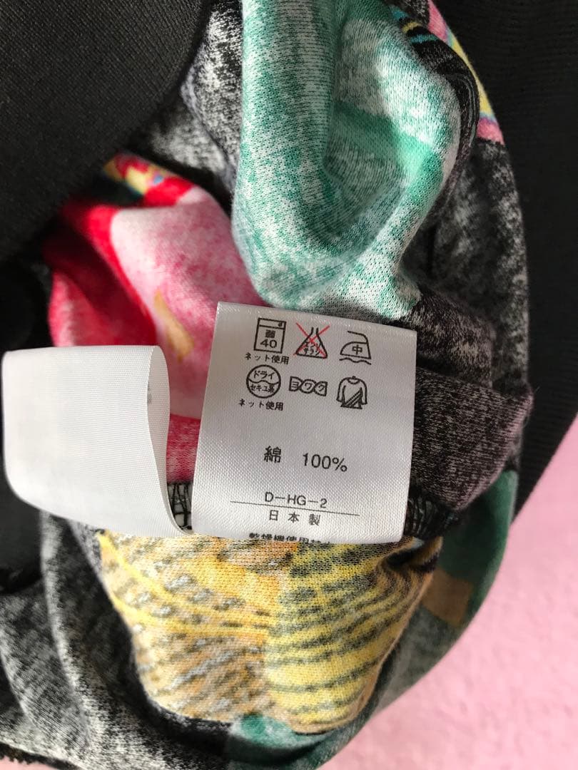 レオナール スポーツ　バッグ柄が鮮やかな襟付きシャツ